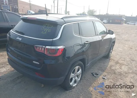 2018 Jeep Compass Latitude 4X4 z USA, uszkodzony, nr VIN 3C4NJDBB2JT478904